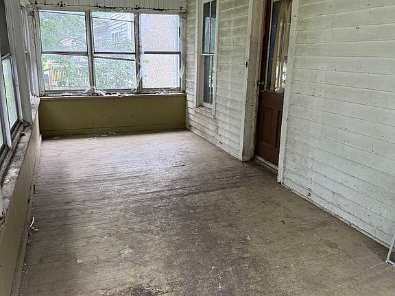 3rd image of 310 W Ash St