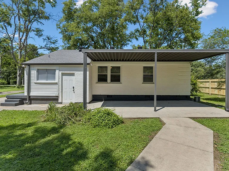 907 Westchester Dr — Photo 22