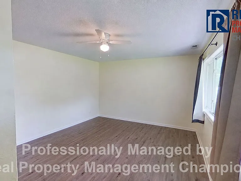 101 N Glen Ct — Photo 2