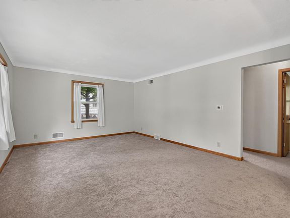 4th image of 2093 Sherwood Ave