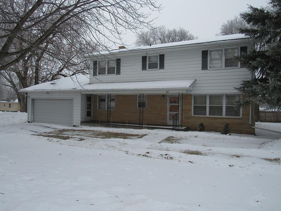 1st image of 207 N 4th St