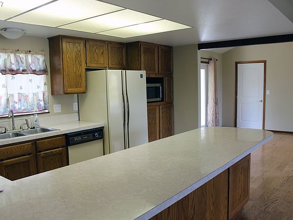 5th image of 521 NE 27th Ct