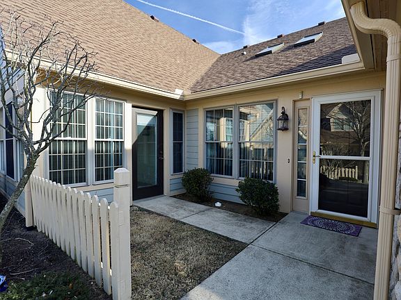 3rd image of 1275 Stonington Ct