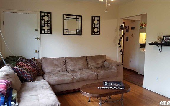 3rd image of 260 Crombie St