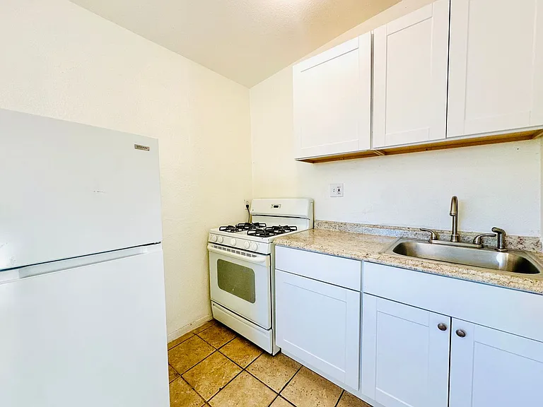 Studios and 1 bedrooms that include all utilities! Off Street Parking and Tile Flooring! — Photo 11