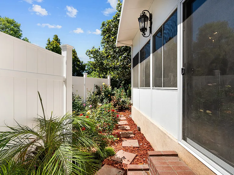17814 Parthenia St — Photo 34