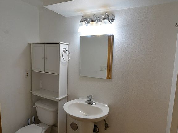 3rd image of 119-121 Flintstone Ln #125