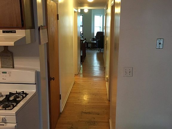4th image of 1025 W Dakin St Unit 1E