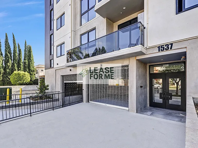 1538 S Wilton Pl #201 — Photo 12