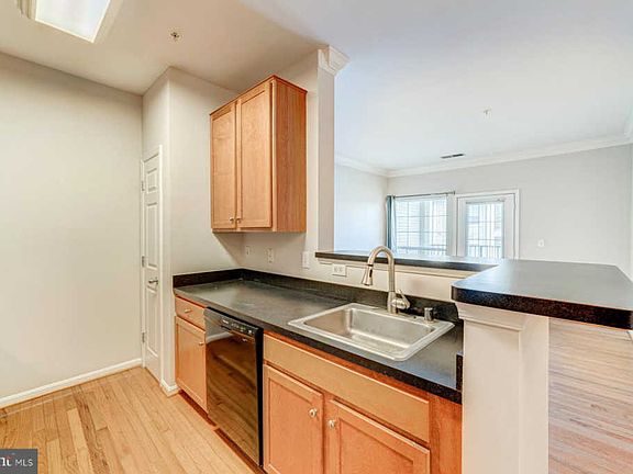 3rd image of 4854 Eisenhower Ave Unit 353