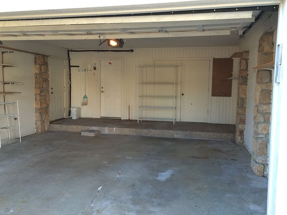 2-Car Garage