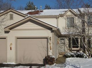 206 E Forest Knoll Dr, Palatine, IL 60074