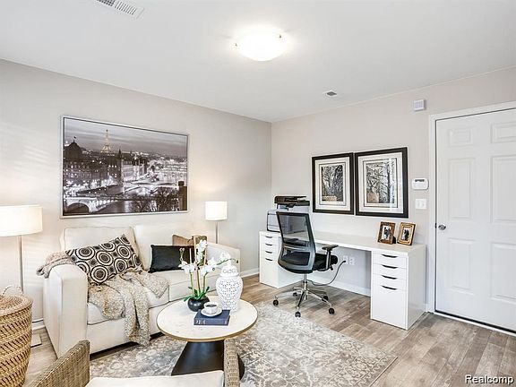 4th image of 413 Jeff Keeton Dr #34