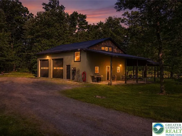9033 N Loop Rd, Slatington, PA 18080