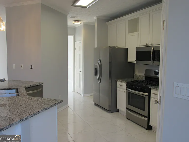 305 Sunderland Cir — Photo 10
