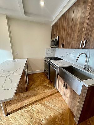 1st image of 921 Washington Ave #701