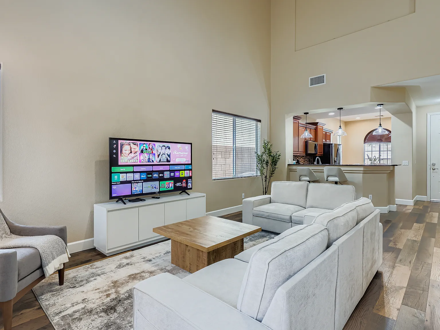 3 bed, 1741 sqft, $4,500 — Photo 2
