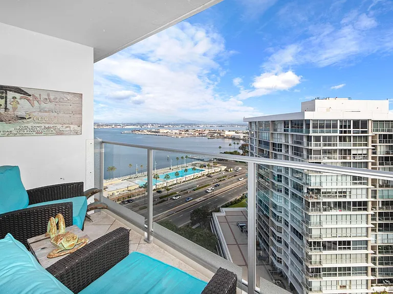 1810 Avenida Del Mundo #1609 — Photo 32
