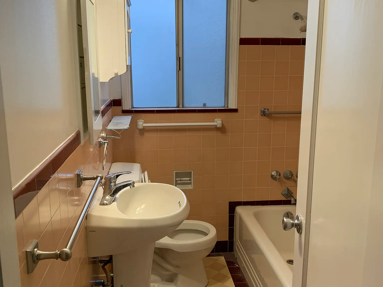 2 bed, 1000 sqft, $3,500 — Photo 3