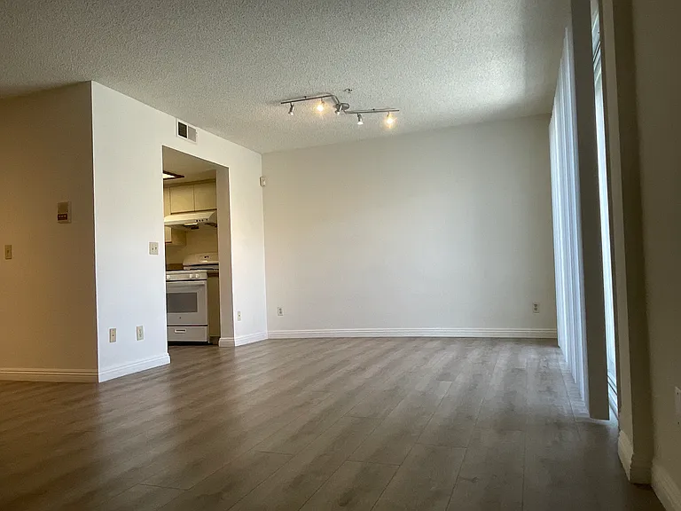 1522 S Baldwin Ave #12 — Photo 2