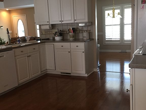 4th image of 105 Britton Dr