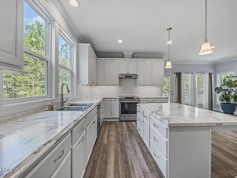 164 Bay View Dr — Photo 4