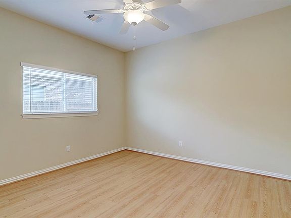 4th image of 28910 Hidden Lake Ct W