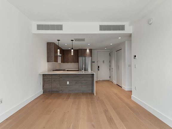 4th image of 46-20 11th St #3E