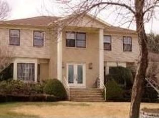 35 Terence Dr, Manalapan, NJ