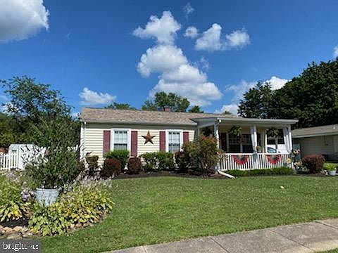 2nd image of 831 Ivydale Ave
