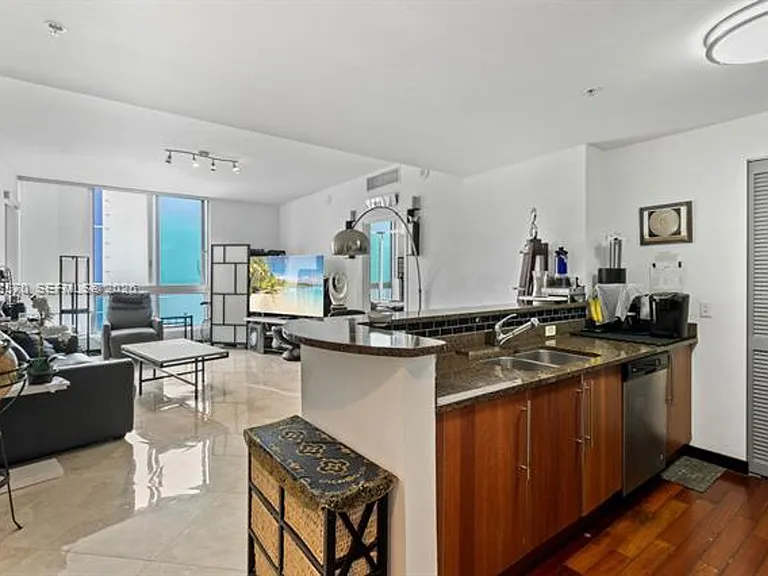 300 S Biscayne Blvd #T-2514 — Photo 7