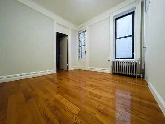 Rented by Standard Realty | media 21