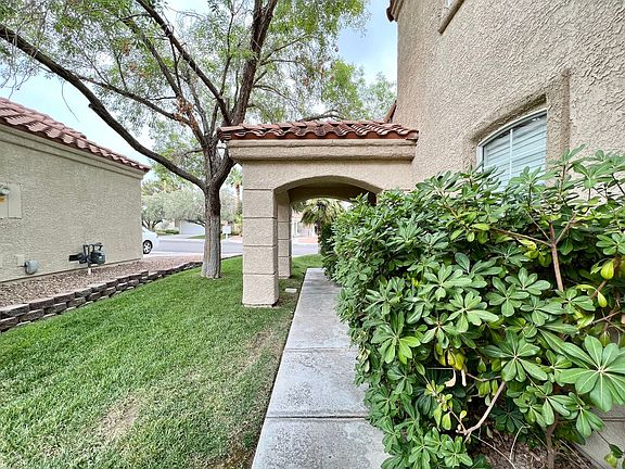 2nd image of 9225 Kentucky Oaks Dr