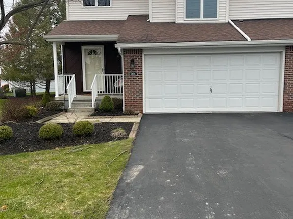 5401 Village Station Cir, Williamsville, NY 14221