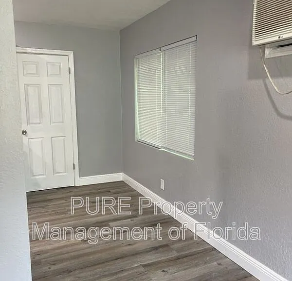 1135 NE 9th Ave — Photo 7