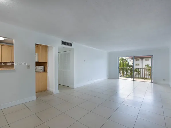8107 SW 72nd Ave APT 302E, Miami, FL 33143
