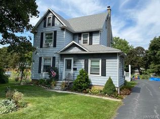 10860 Bodine Rd, Clarence, NY 14031