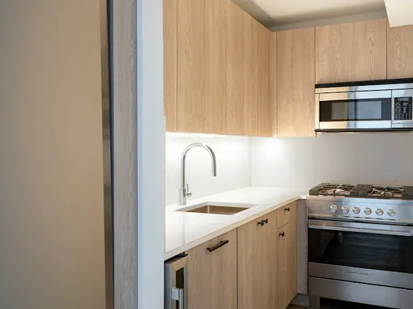 220 East 72nd Street image 3 of 13
