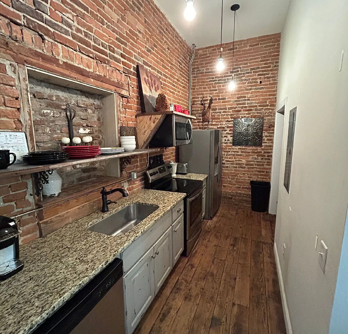 1 bed, 1.0 bath, $1,100 — Photo 3