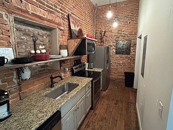 3rd image of 107 S Wayne St #2