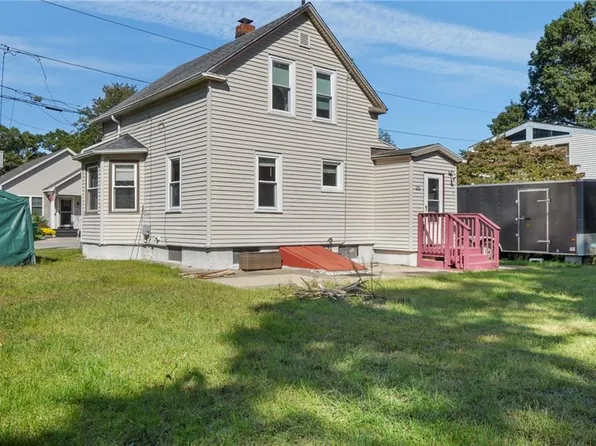 70 Northup St, Warwick, RI 02889