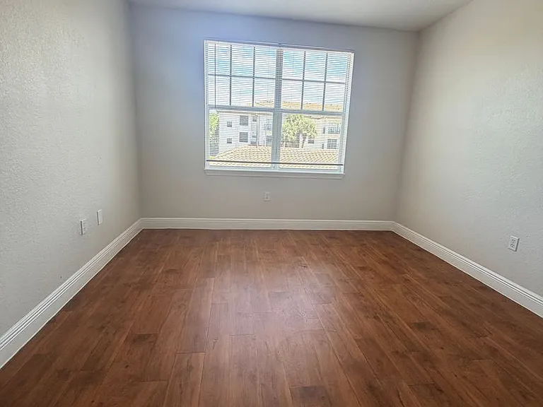 City Center Apartments — Photo 29