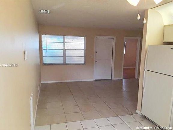 4th image of 2889 SW 19th Pl
