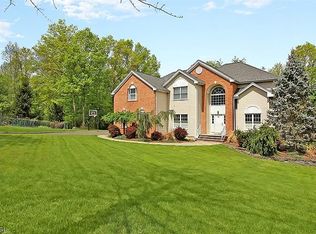 71 Laura Dr, Gillette, NJ 07933