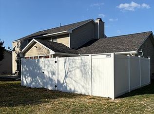 300 Gainesborough Ct, Monticello, IL