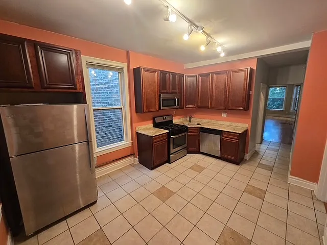 3 bed, $2,550 — Photo 2