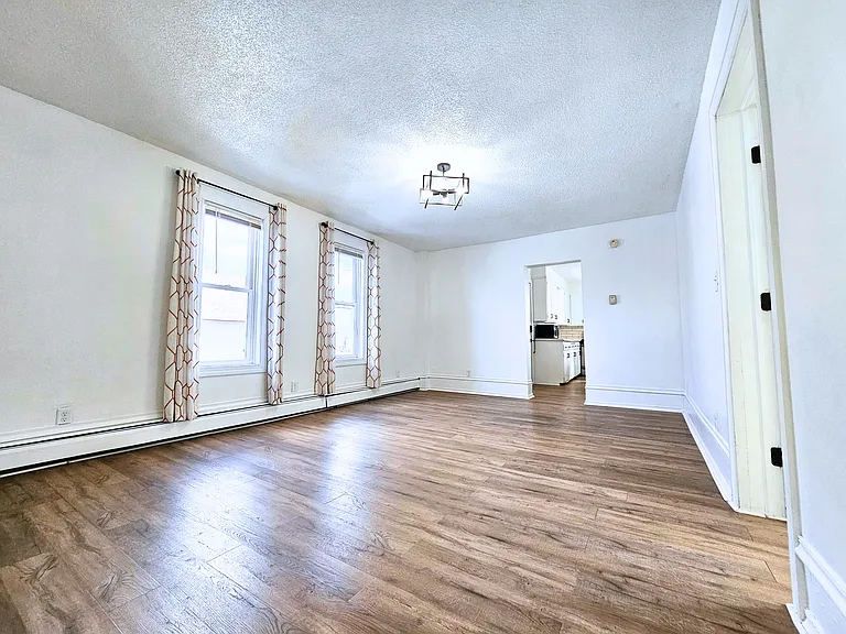 304 12th Ave NE #2 — Photo 6