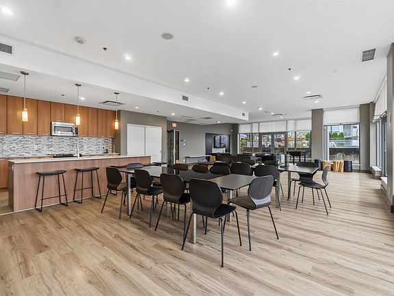 4th image of 2955 Atlantic Ave #1906