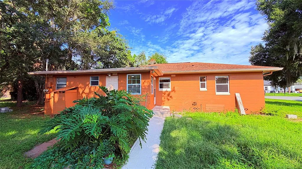 2 bed, 1.0 bath, 1236 sqft, $1,550 — Photo 1