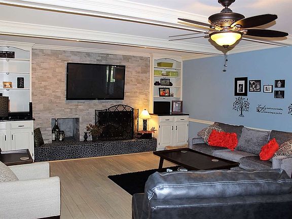 4th image of 8611 Framewood Dr